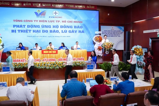 Công đoàn EVNHCMC quyên góp ủng hộ đồng bào vùng lũ