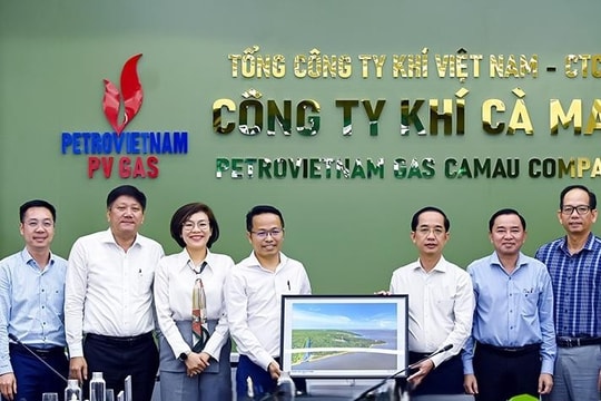 Đoàn công tác tỉnh Cà Mau đến thăm và làm việc tại PV GAS CA MAU