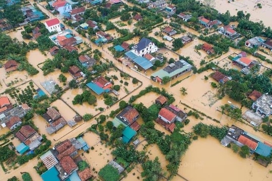 Thủ tướng thúc tiến độ trả bảo hiểm cho người dân, doanh nghiệp vùng lũ