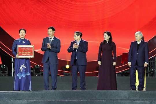 Đoàn kết một lòng hướng về miền Trung