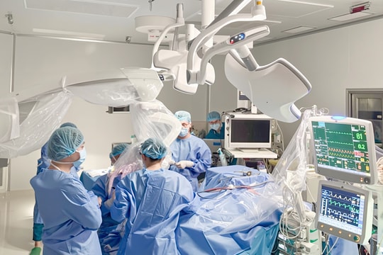 Kỹ thuật đặc biệt giúp người đàn ông tìm lại nụ cười sau hơn một năm bị co giật nửa mặt