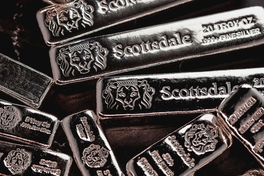 Đằng sau “cơn sốt giá bạc” là gì?