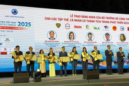 Tạp chí Diễn đàn Doanh nghiệp nhận bằng khen của Bộ Công Thương vì đóng góp phát triển ngành logistics
