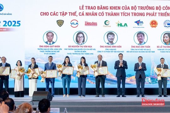 Tạp chí Diễn đàn Doanh nghiệp nhận bằng khen của Bộ Công Thương vì đóng góp phát triển ngành logistics