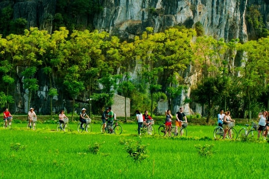 Ngành Du lịch - Khách sạn, Resort - Vận tải hành khách hướng đến sự cân bằng và giá trị bền vững