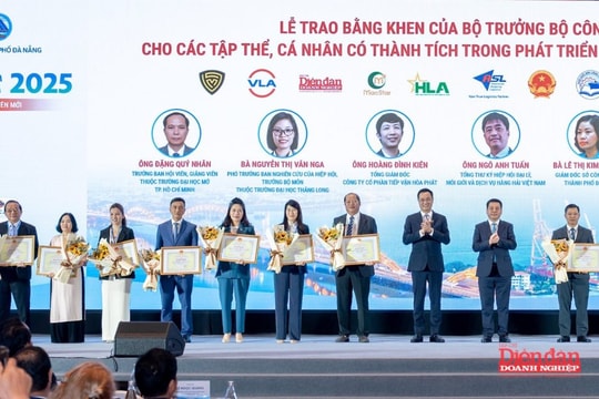 Tạp chí Diễn đàn Doanh nghiệp nhận bằng khen của Bộ Công Thương vì đóng góp phát triển ngành logistics