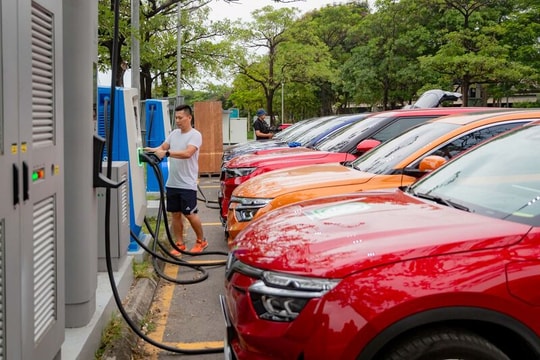 Khung giá điện mới cho sạc xe điện: Bước đệm cho hạ tầng giao thông xanh