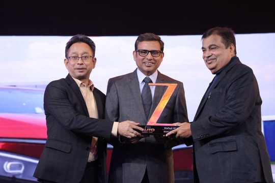 VinFast VF 7 nhận giải “thiết kế của năm” tại Zee Media Auto Summit 2025