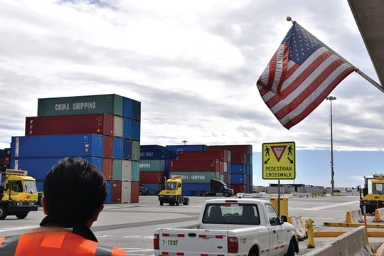 Thuế quan tăng, xuất khẩu Việt Nam sang Mỹ vẫn bật mạnh