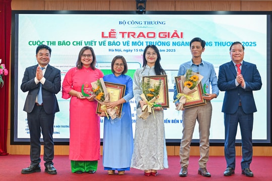 Trao giải Báo chí viết về bảo vệ môi trường ngành Công Thương 2025