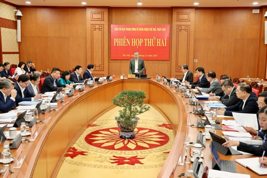 Hoàn thiện thể chế, tháo gỡ ‘điểm nghẽn’ để tạo động lực phát triển đất nước