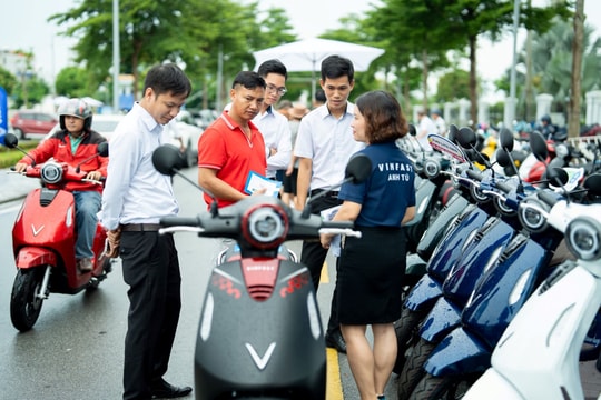VinFast tạo “cú xoay trục” trên thị trường xe máy: Xe xăng chật vật giảm giá sâu, xe điện lên ngôi