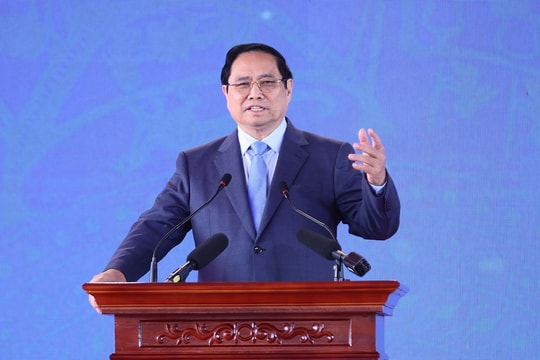 Thủ tướng Phạm Minh Chính: Khởi công nhiều dự án với tầm nhìn thế kỷ, "vượt thời đại"*