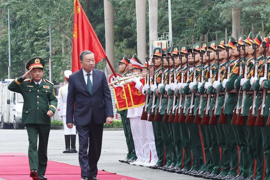 QUÂN ĐỘI NHÂN DÂN VỮNG BƯỚC DƯỚI CỜ ĐẢNG QUANG VINH