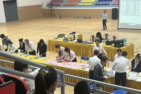 Hà Nội nhộn nhịp đấu giá đất cuối năm