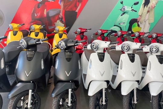 Xe máy điện đồng loạt khuyến mãi lớn cuối năm