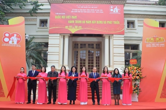 Thư viện Quốc gia Việt Nam khai mạc Triển lãm tư liệu về 80 năm Quốc hội Việt Nam