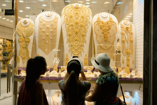 Giá vàng điều chỉnh ngắn hạn nhưng vẫn giữ xu hướng tăng dài hạn