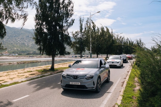 Mua VinFast VF 8 trước Tết: Ưu đãi sâu, thêm cơ hội trúng xe máy điện, voucher nghỉ dưỡng