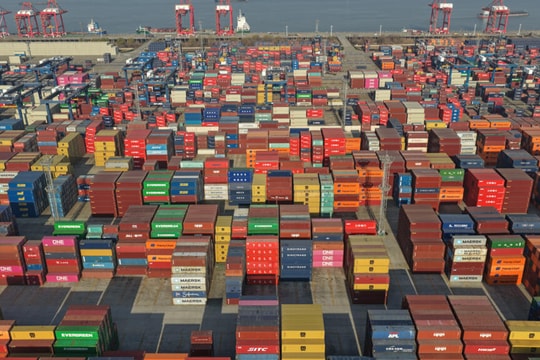 Kinh tế Trung Quốc: Lấy xuất khẩu “gánh” tiêu dùng