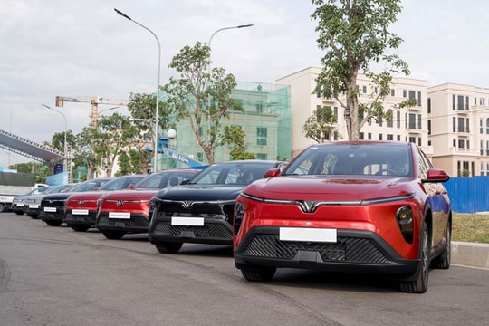 Vị thế độc tôn của MPV xăng đã bị thay thế?