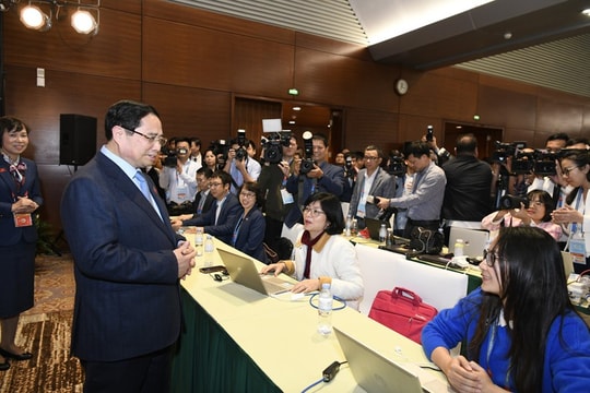 Đại hội XIV của Đảng: Thủ tướng Phạm Minh Chính thăm, động viên phóng viên báo chí