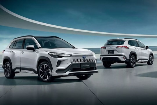 Thuế giảm, xe hybrid đồng loạt giảm giá