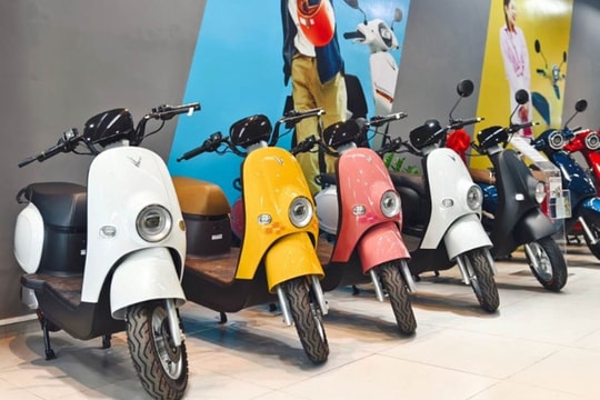 Xe máy điện cạnh tranh sôi động, giá tiếp tục giảm