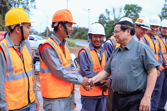 Thủ tướng: "Không lãng phí một ngày" trong triển khai các dự án phục vụ APEC tại Phú Quốc