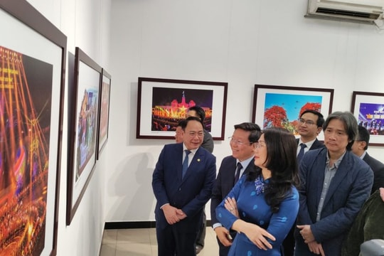 Khai mạc Triển lãm ảnh “Mừng Đảng, Mừng Xuân và Chào mừng thành công Đại hội lần thứ XIV của Đảng”