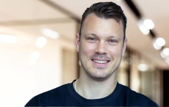 Hành trình từ nhân viên tiệm bánh đến CEO “kỳ lân” tỷ đô