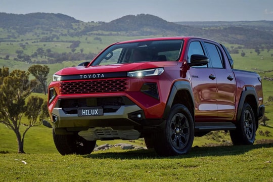 Toyota Hilux gây bất ngờ, phân khúc xe bán tải “nóng” ngay từ đầu năm