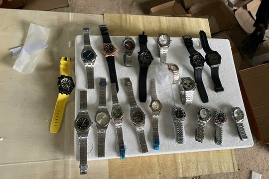 Kịp thời ngăn chặn 874 chiếc đồng hồ đeo tay nghi vấn xâm phạm quyền sở hữu trí tuệ