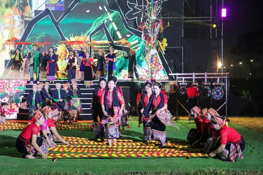 Sắc Xuân bừng sáng giữa miền Tây xứ Nghệ