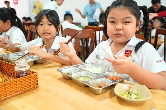 Ajinomoto Việt Nam tiếp tục đồng hành cùng học sinh Đồng Nai với học bổng “Cho em đến trường”