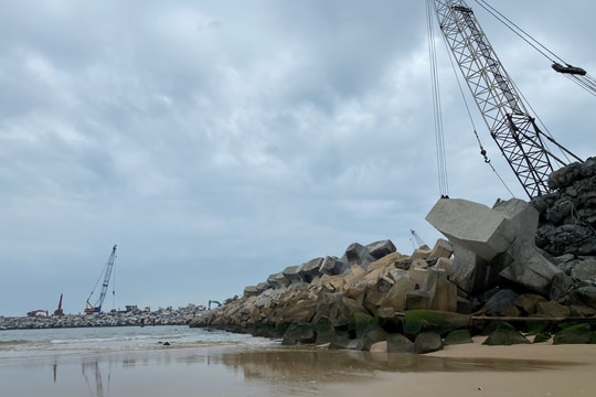 Thế phát triển “kiềng ba chân” của Trung Bộ