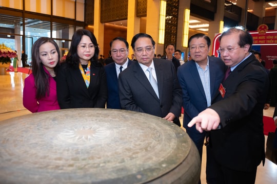 Lãnh đạo Đảng, Nhà nước tham quan triển lãm “Những thành tựu nổi bật trong phát triển kinh tế và văn hoá Việt Nam”