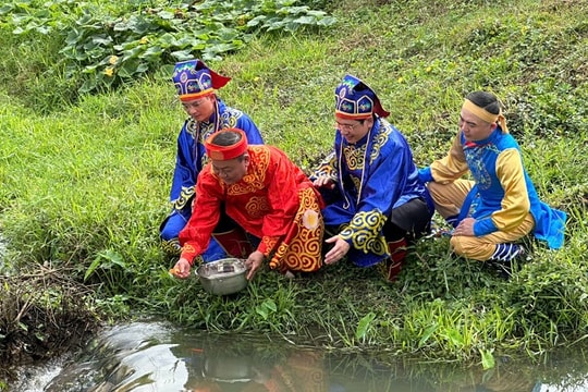 Đánh thức “hồn Tết Việt” dưới chân thành đá hàng trăm năm tuổi