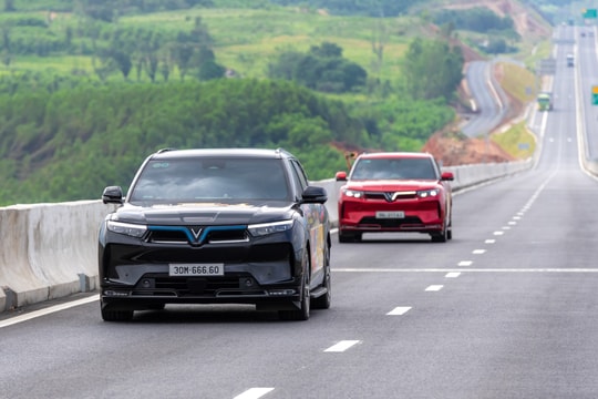 VinFast VF 9: “Ngôi nhà di động 4 khủng” cho doanh nhân