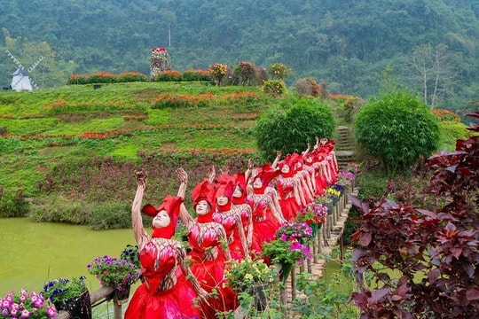 Ninh Bình đón hơn 1,36 triệu lượt khách du xuân Bính Ngọ