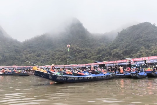 Từ một phản ánh của du khách: Công tác quản lý lễ hội Chùa Hương đang thay đổi ra sao?