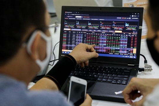 Cổ phiếu chứng khoán bùng nổ trước thềm cấp phép sàn giao dịch tài sản mã hoá