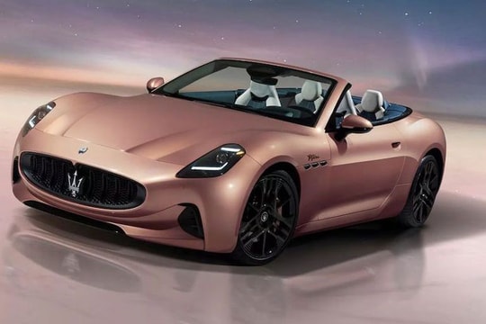 Bất chấp doanh số thấp, ô tô điện cao cấp vẫn tràn vào Việt Nam