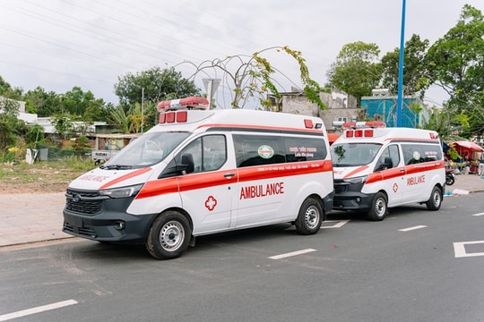 Nhựa Tiền Phong tặng xe cứu thương, tăng cường năng lực y tế cho Đặc khu Côn Đảo