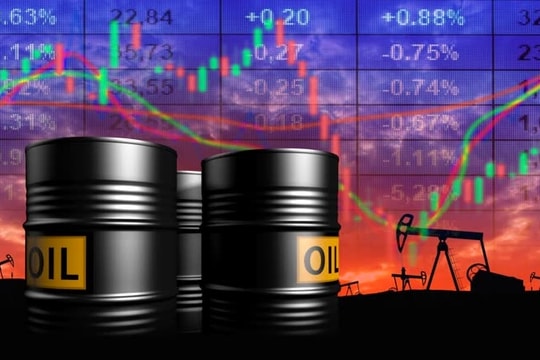 Xung đột tại Trung Đông: "Nóng" giá dầu và các ngành liên quan