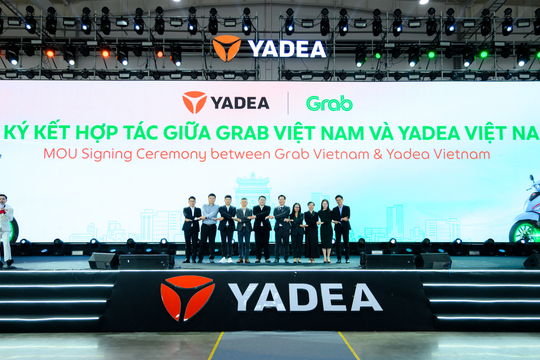 Doanh nghiệp "bắt tay" hỗ trợ tài xế chuyển đổi sang xe máy điện