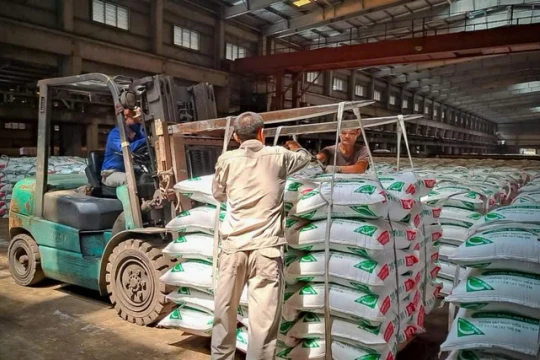 Cẩn trọng với cổ phiếu nhóm hàng hoá neo cao ở vùng đỉnh