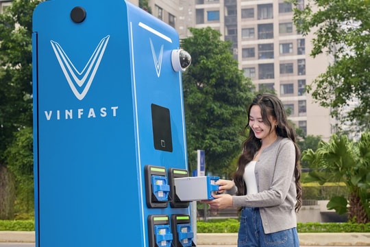 Khách hàng xuống tiền sớm với VinFast Feliz II: Đổi pin chỉ 1-2 phút, vừa tiện vừa không lo xăng tăng giá