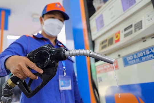 Bảo đảm nguồn cung xăng dầu cho doanh nghiệp và người dân