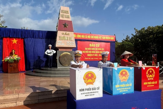 Lá phiếu giữa trùng khơi Trường Sa